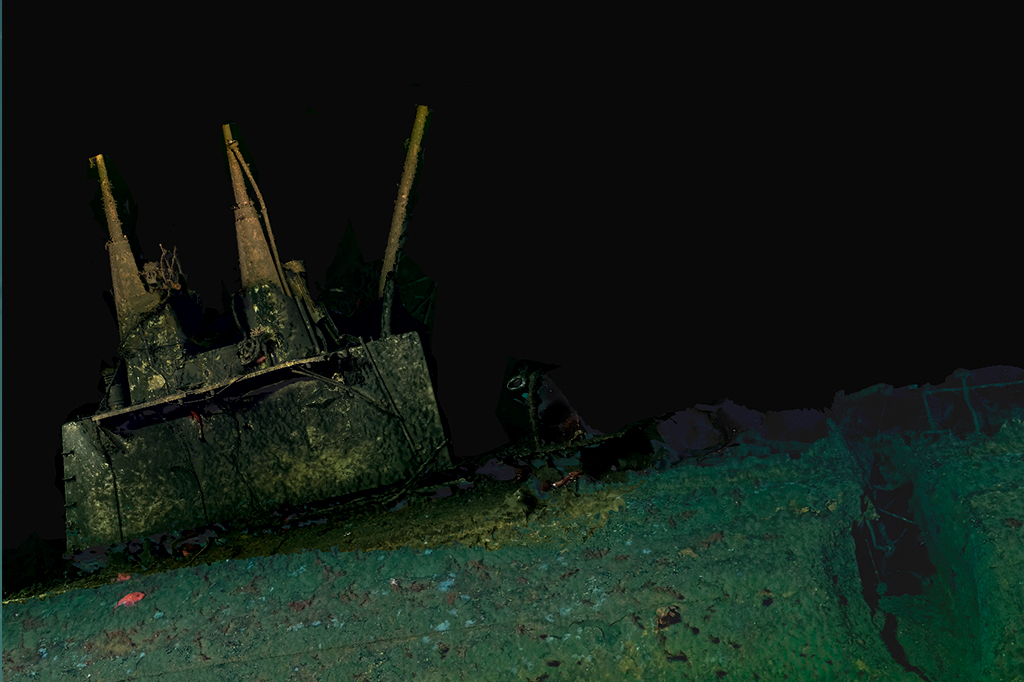 2605-Submarino-layout_site3 Fotografia da reconstrução fotogramétrica do submarino USS F-1 mostrando a torre de comando e os danos da colisão que causaram o afundamento do submarino.