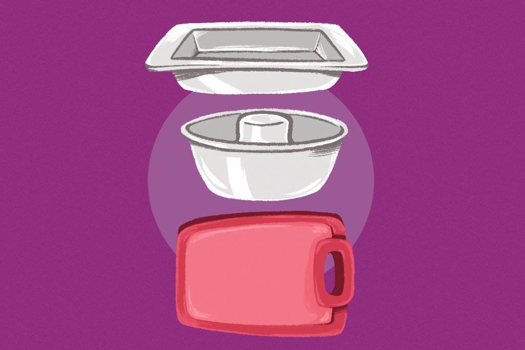 SI_475_Oráculo_Manual_4 Ilustração, em fundo roxo, de duas formas – uma retangular e outra para pudim – e uma tábua de bater carne.