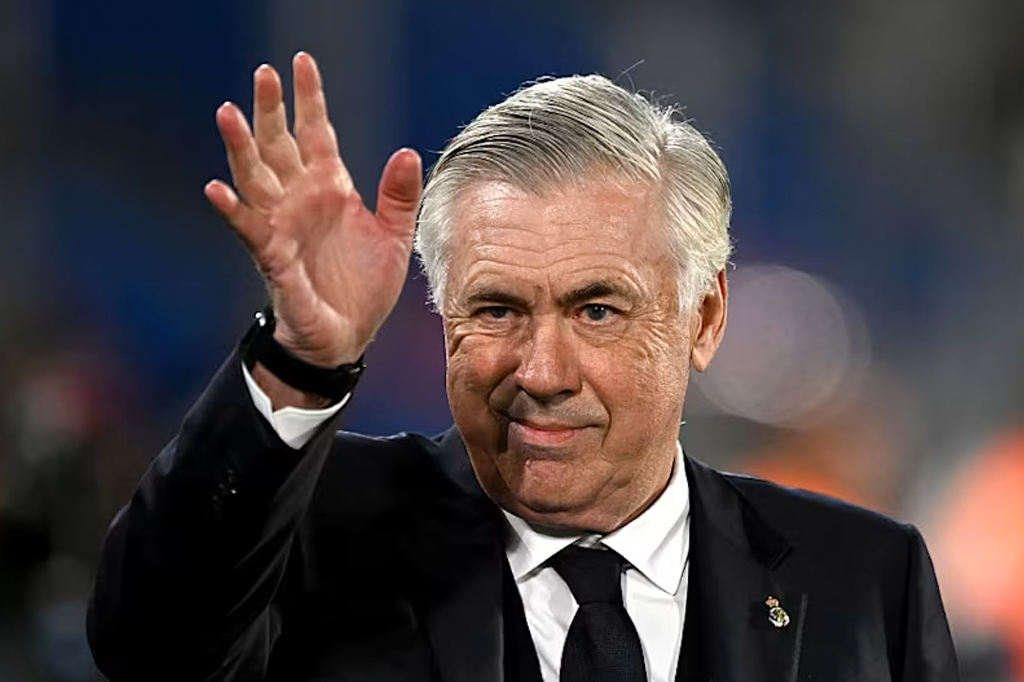 SI_476_Oráculo_Conexões_5_ Imagem do Carlo Ancelotti. Homem de cabelos grisalhos, usando terno escuro.