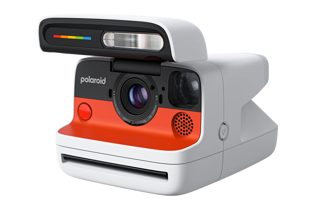 SI_476_Tech_Polaroid Imagem, em fundo branco, de uma câmera fotográfica tipo Polaroid.