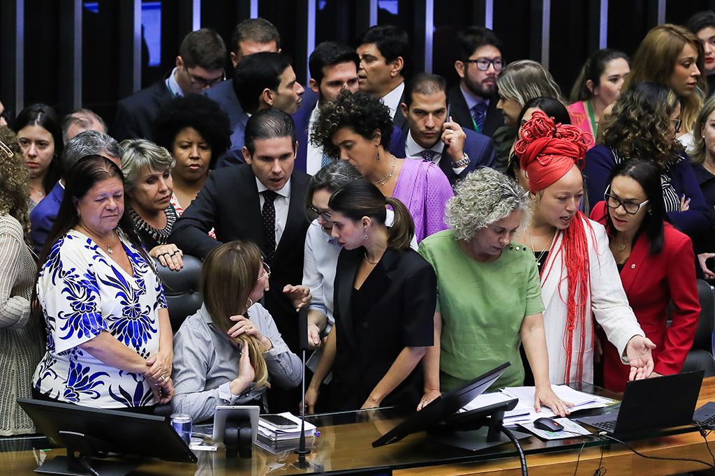 Apenas 12 mulheres estão entre os 100 deputados mais influentes da Câmara