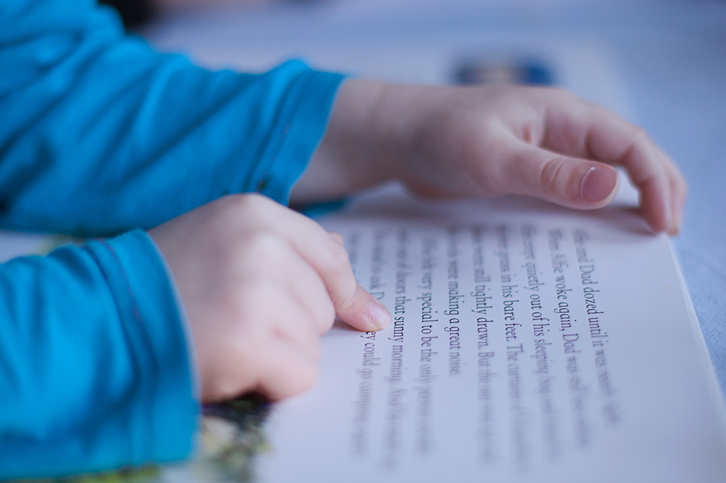 Por que crianças pequenas são capazes de aprender a falar duas ou mais línguas com perfeição?