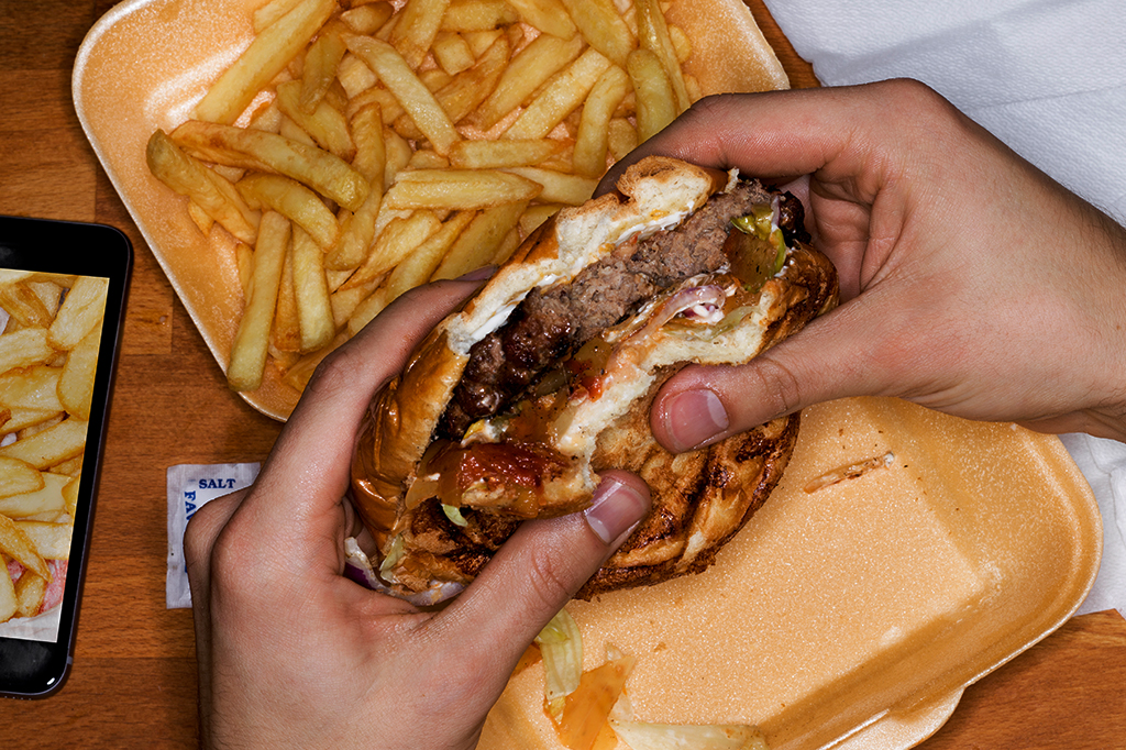 Nosso cérebro avalia os alimentos em milissegundos, muito antes de decidirmos comê-los