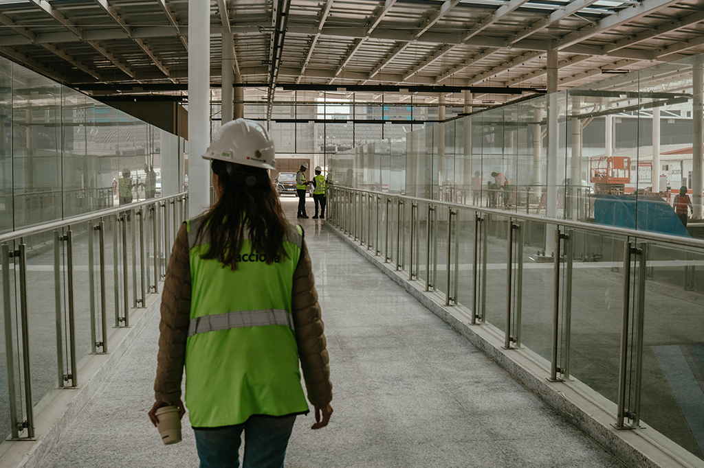 Fotografia do canteiro de obras da esta&ccedil;&atilde;o Santa Marina da Linha 6 - Laranja do metr&ocirc; de S&atilde;o Paulo.