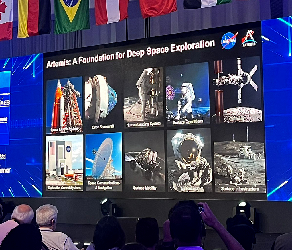 Foto do tel&atilde;o durante o evento da Association of Space Explorers (ASE).