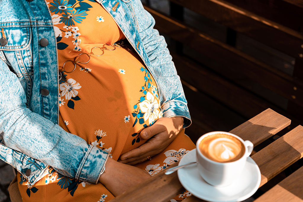 Consumo de cafeína por grávidas: a exposição precoce realmente provoca alterações metabólicas nos bebês?