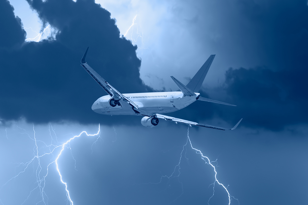 SI_483_Oráculo_Avião_atingido_por_raio