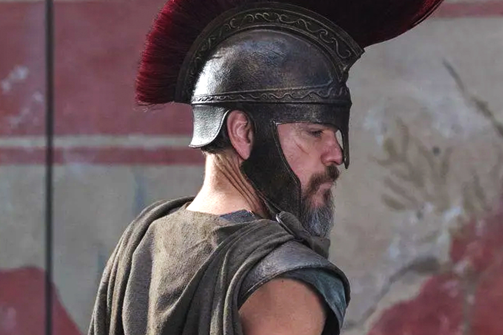 Imagem do filme A Odisseia. V&ecirc;-se um guerreiro da Gr&eacute;cia Antiga de perfil.