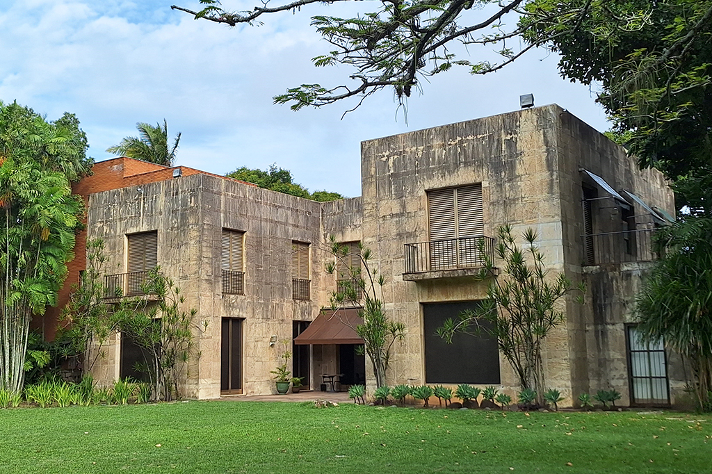 Fotografia da Casa sede do Museu Chácara do Céu no Rio de Janeiro, Brasil.