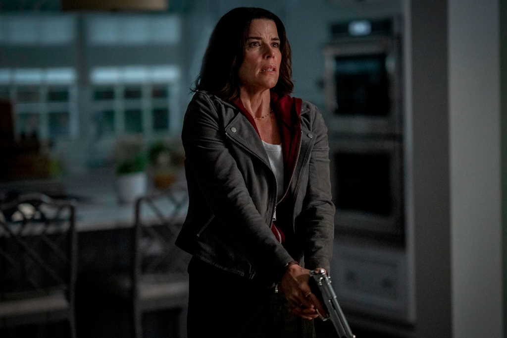 Fotografia da Neve Campbell em P&acirc;nico7 (2026).