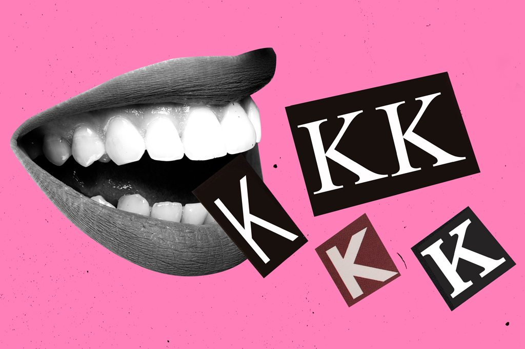 Colagem, em fundo rosa choque, de uma boca feminina sorrindo e letras K saindo da boca.