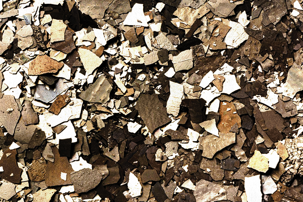 Imagem de lascas de uma liga magn&eacute;tica formada por neod&iacute;mio, ferro e boro.