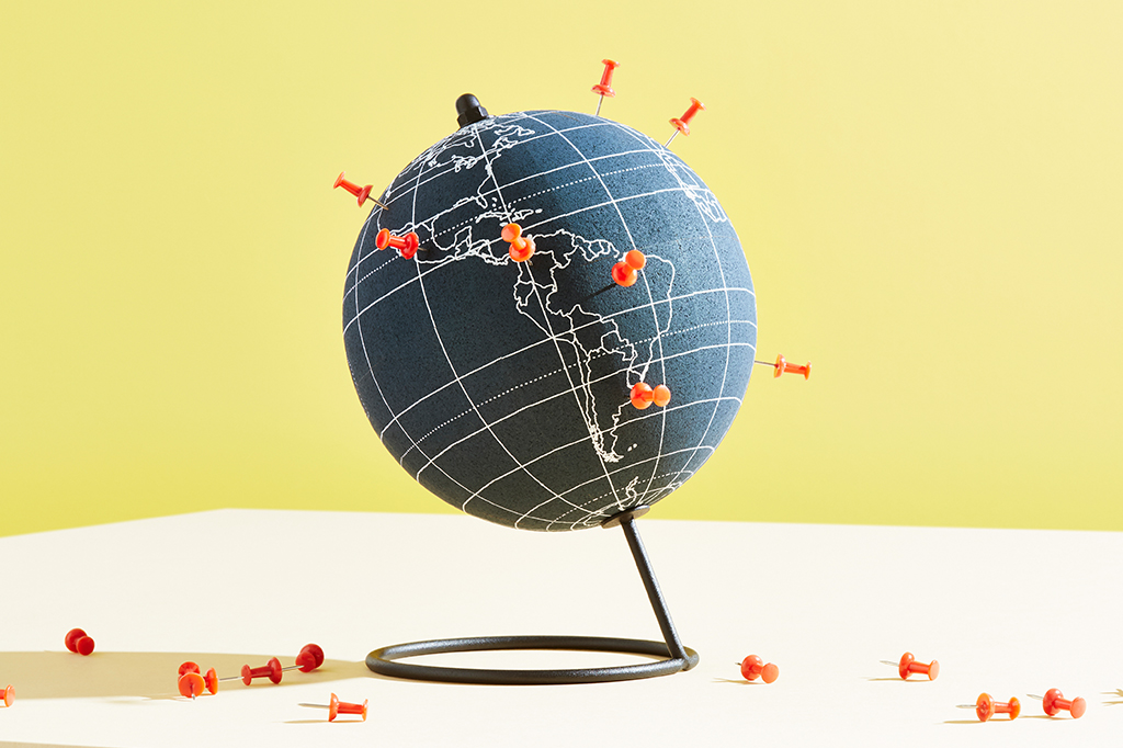 Fotografia de uma miniatura de um globo.