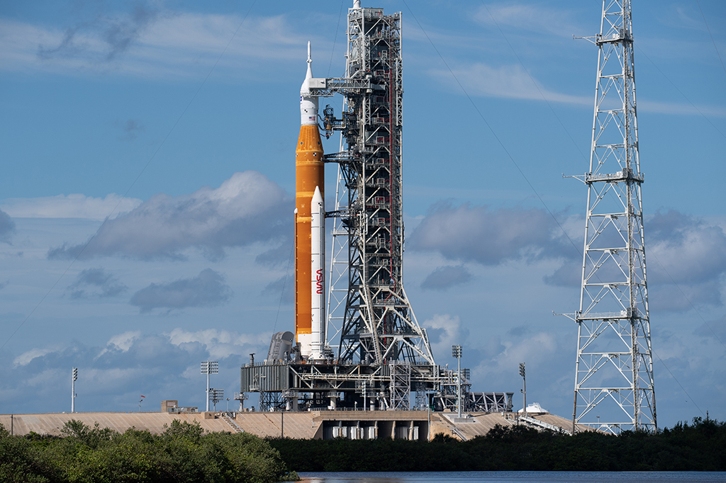 Fotografia do foguete Space Launch System.