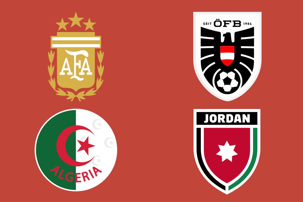 Quatro escudos de federa&ccedil;&otilde;es de futebol: Argentina (dourado com AFA e tr&ecirc;s estrelas), &Aacute;ustria (&aacute;guia preta, escudo vermelho e branco, bola de futebol), Arg&eacute;lia (c&iacute;rculo verde, branco, lua e estrela vermelhas, nome 