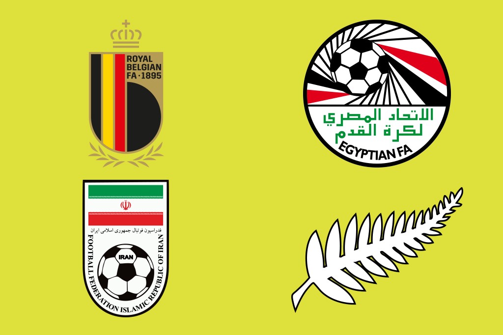 Quatro logotipos de federa&ccedil;&otilde;es de futebol em um fundo amarelo: B&eacute;lgica (escudo preto, amarelo, vermelho com coroa), Egito (c&iacute;rculo com bola e bandeira), Ir&atilde; (escudo com bandeira e bola) e Nova Zel&acirc;ndia (folha de samambaia prateada).