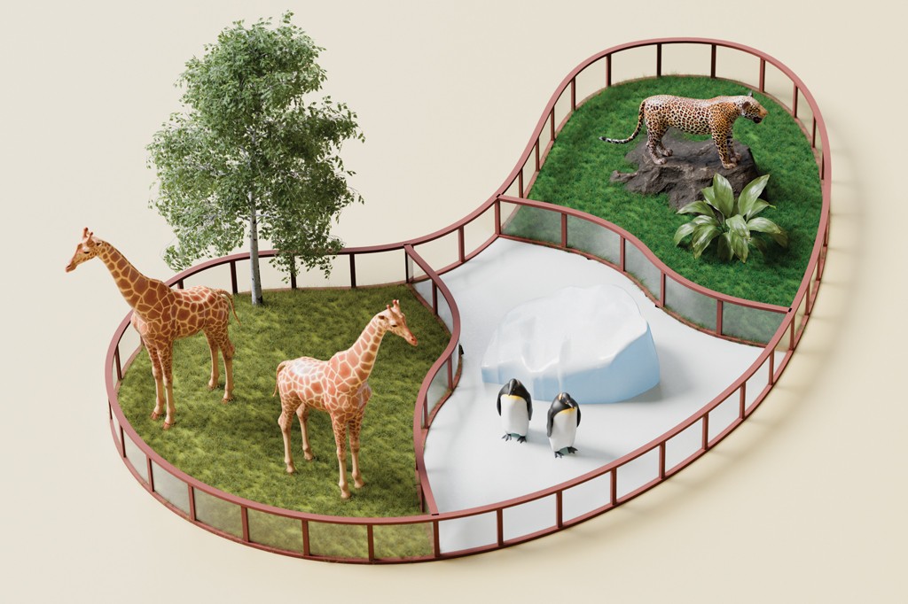 Maquete de um zool&oacute;gico com tr&ecirc;s recintos: duas girafas em gramado com &aacute;rvore, dois pinguins em &aacute;rea de gelo com iceberg, e um leopardo sobre rocha em gramado com planta.