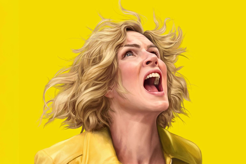 Mulher loira de cabelo curto e ondulado, com boca aberta em um grito e olhos arregalados olhando para cima, vestindo jaqueta amarela, em fundo amarelo vibrante.