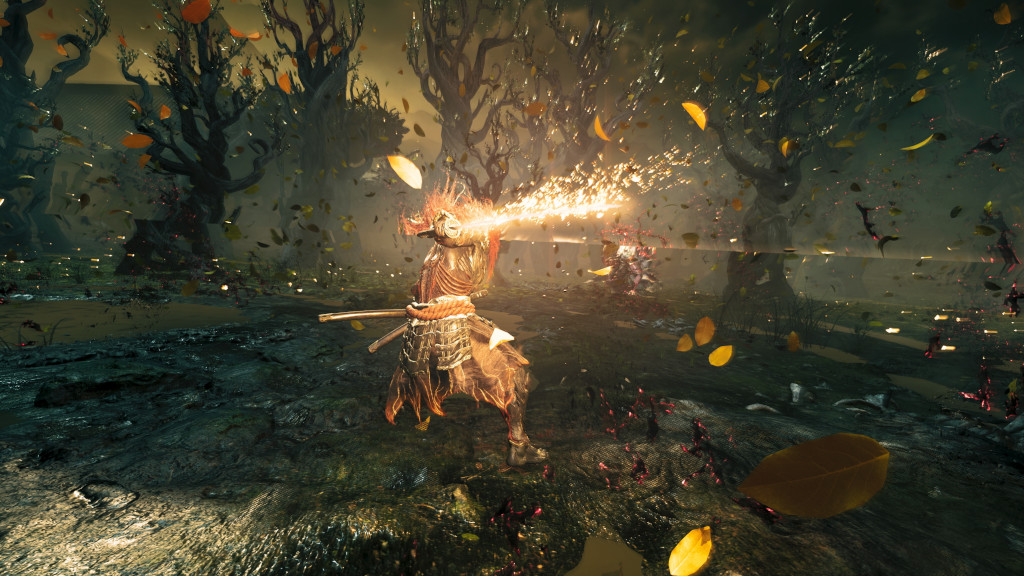 Um guerreiro samurai com armadura marrom e vermelha dispara um feixe de luz laranja da cabe&ccedil;a, em um cen&aacute;rio de floresta escura com &aacute;rvores retorcidas e folhas flutuando no ar