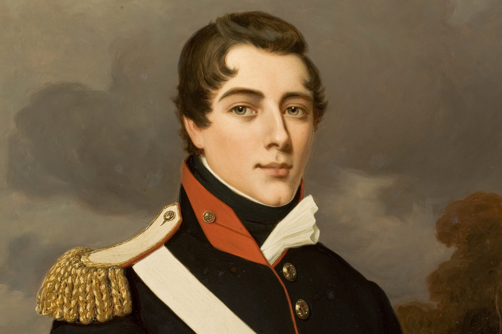 Pintura de um jovem com pele clara, cabelo castanho escuro e olhos azuis, vestindo um uniforme militar azul marinho com gola vermelha, dragonas douradas e uma faixa branca diagonal. Ele tem uma expressão séria e está contra um fundo cinza com nuvens escuras.