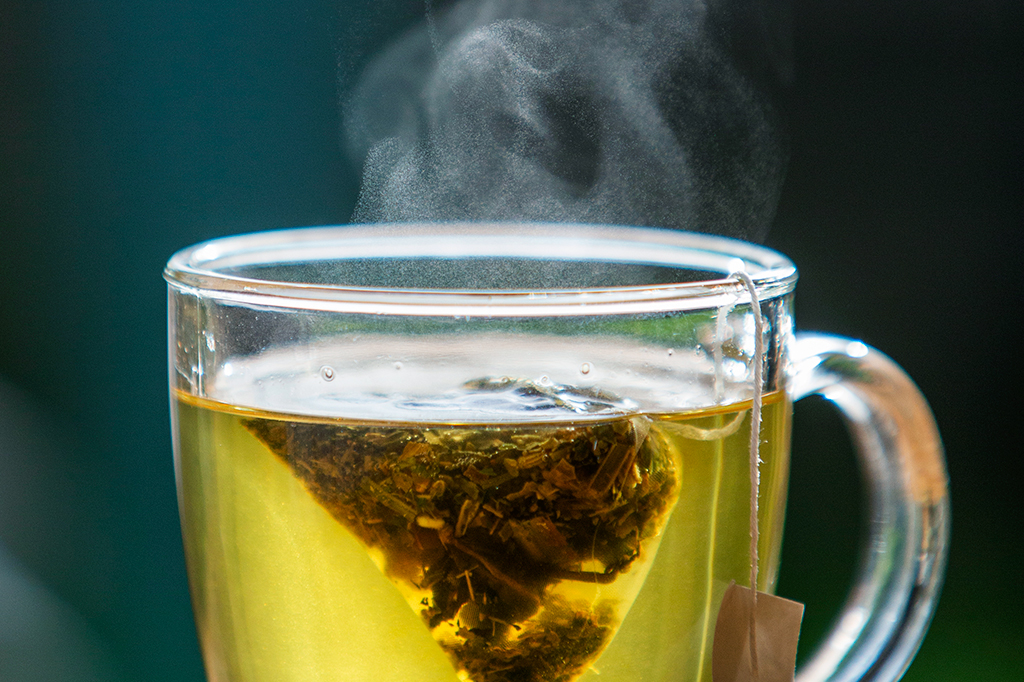 Polifenóis presentes em uva, café e chá-verde favorecem a microbiota