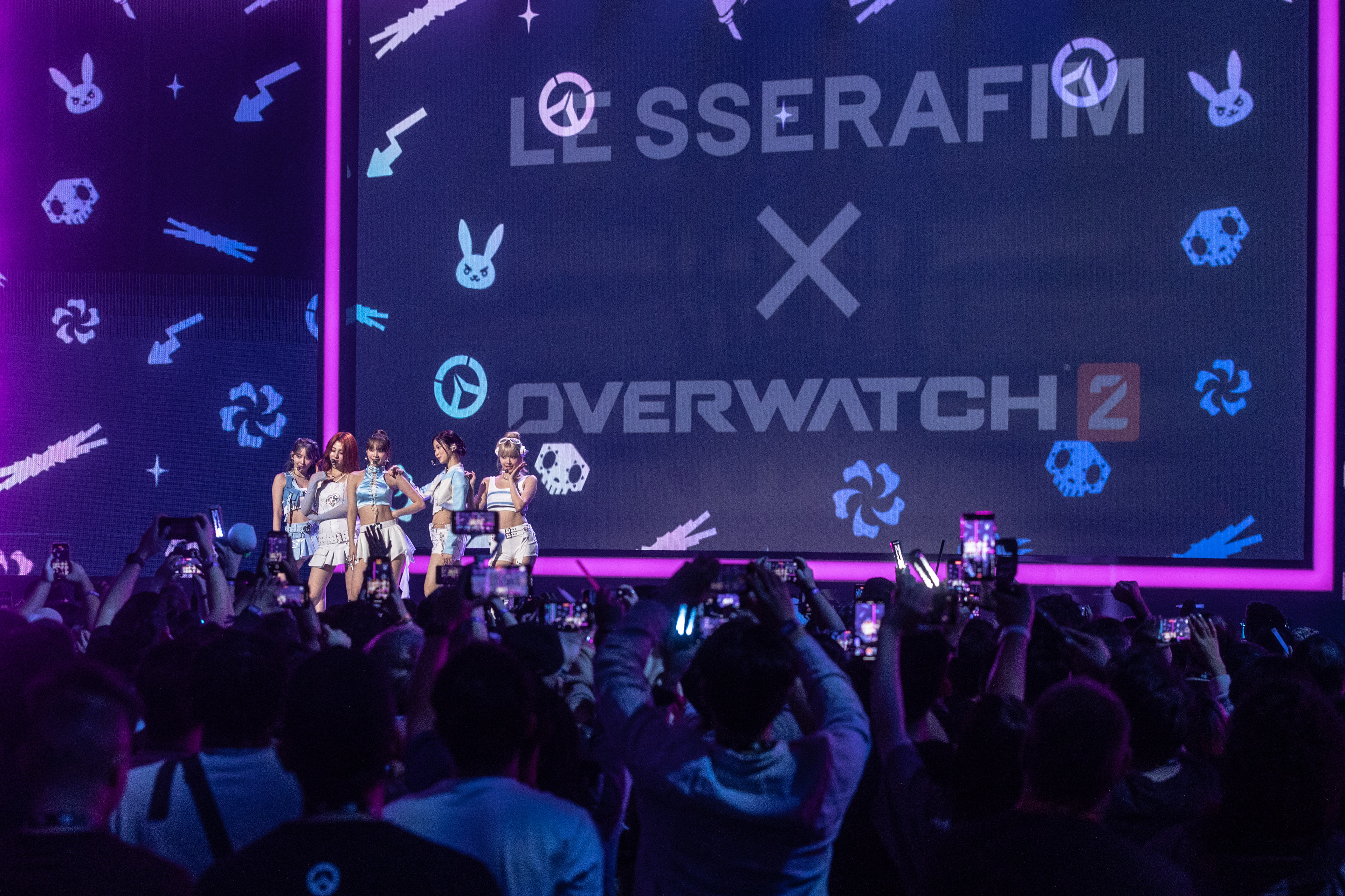 Pela terceira vez, LE SSERAFIM volta ao Overwatch trazendo novas skins e show na BlizzCon